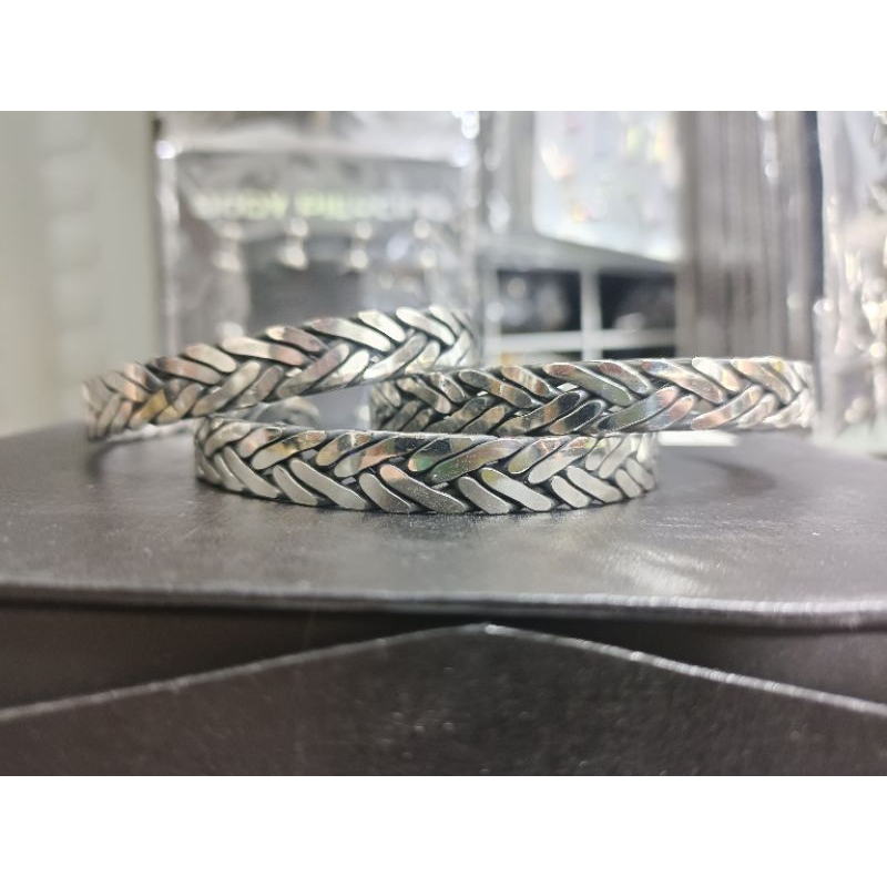 Gelang monel